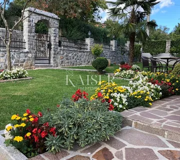 Opatija, Ika - Villa sa 8 apartmana - Ika, Opatija