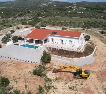 Rogoznica- Lukszuzna vila sa bazenom i teniskim terenom na 20000m2 - Sapina Doca, Rogoznica