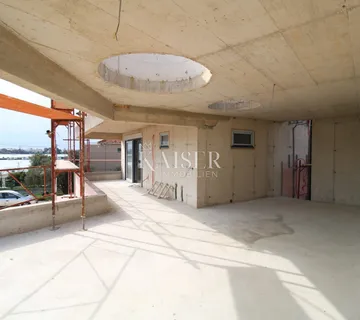 Zadar, Sukošan- Penthouse s krovnom terasom, 1. red do mora