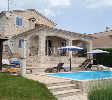 Poreč, okolica, kamena kuća s bazenom - cover