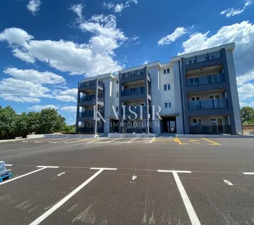 Istra - Poreč, stan u prizemlju sa vrtom 75m2