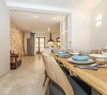 Istra, Bale - predivno uređena kamena kuća za dugoročni najam, 240m2
