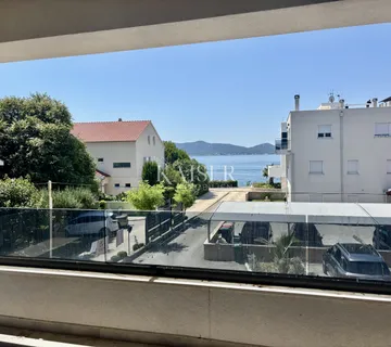Zadar-Sukošan: Trosoban stan 50 m od mora s pogledom i terasom - cover