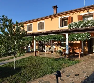 Istra, Grožnjan okolica - samostojeća kuća 396m2 sa potencijalom - cover