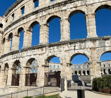 Istra, Pula- 150m od Arene, stan za adaptaciju 118m2 - cover