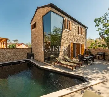 Privlaka - Zadar, Autentična kamena vila s grijanim bazenom