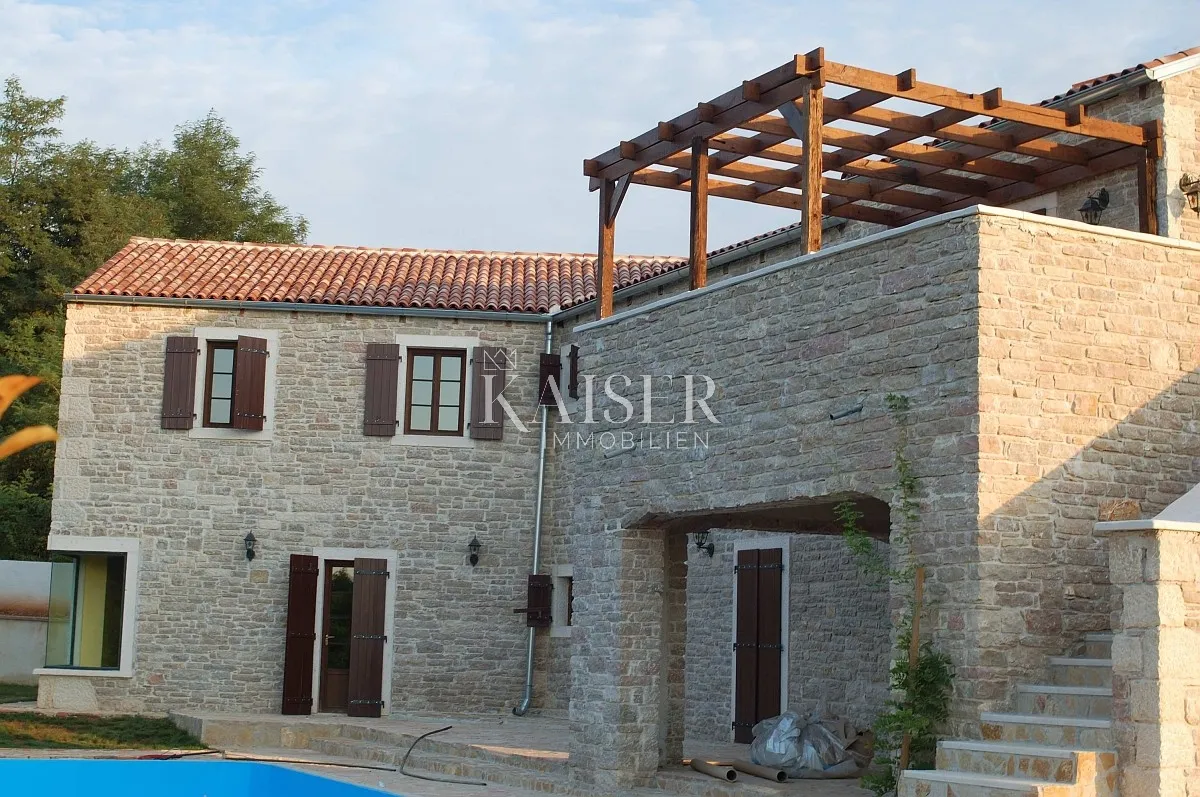 Istra - Motovun, kamena kuća u središnjoj Istri - cover