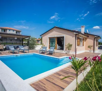 Istra - Poreč, šarmantna prizemnica sa bazenom - cover