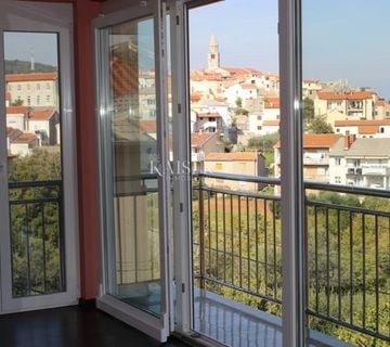 Krk - Vrbnik kuća sa 6 apartmana i prekrasnim pogledom na more - cover