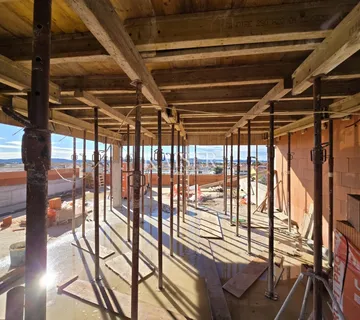 Srima, Vodice - Luksuzni dvoetažni stan s bazenom i pogledom na more - cover