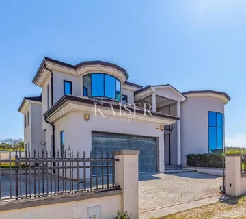 Istra, Medulin - ekskluzivna vila 300 m od mora, 500 m2 - cover