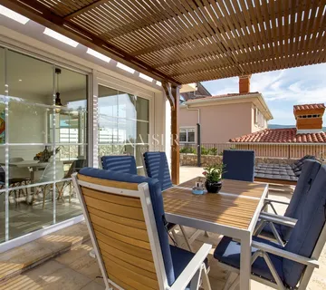 Kornić, Otok Krk- Vila 121m2 s pogledom na more i bazenom - cover