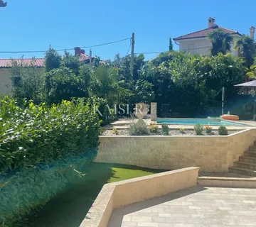 Lovran - luksuzna obiteljska kuća s pogledom na more - cover