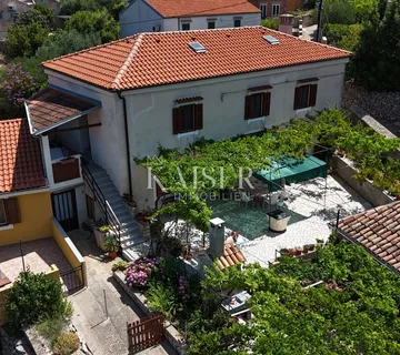 Mali Lošinj, Veli Lošinj - uređena kuća s dva stana - cover