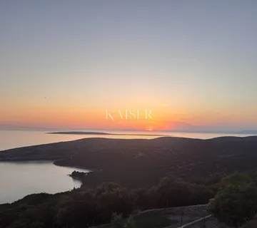 Otok Cres, Ustrine, Građevinsko zemljište sa idejnim projektom - cover