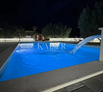 Vodice- ekskluzivna samoodrživa kuća s bazenom - cover