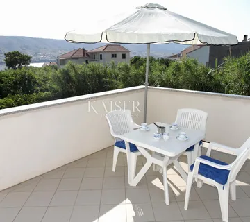 Otok Pag, Pag - kuća s tri stana, 175m2, 300m od mora
