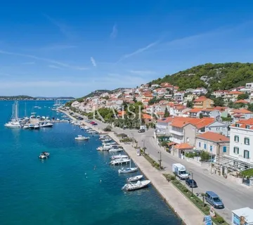 Šibenik - hotel prvi red do mora  - cover