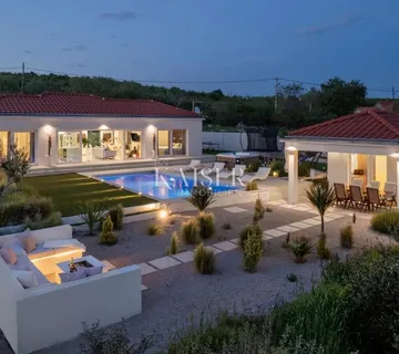 Šibenik - prekrasna kuća na osami - cover