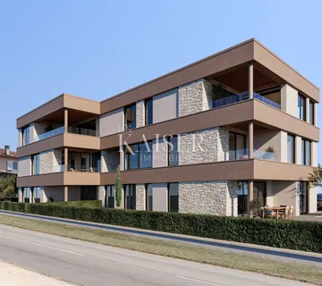Istra, Poreč okolica - trosobni stan s vrtom i pogledom