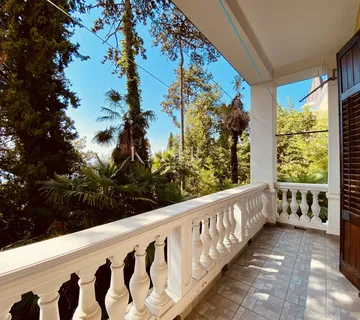 Opatija – Stan u austrougarskoj vili, 2. red do mora