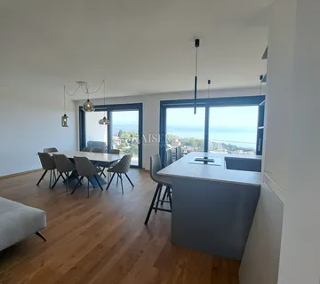 Opatijska riviera,dvoetažni stan s velikom terasom i otvorenim pogledom prema moru - Ika, Opatija