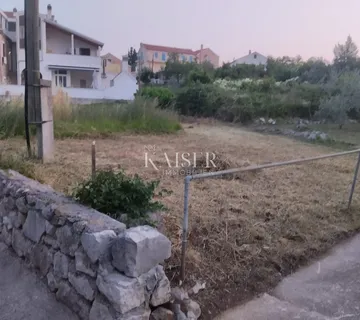 Otok Iž- Građevinsko zemljište u centru - cover