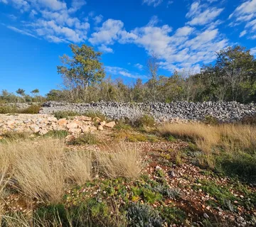 Otok Krk, Malinska - građevinsko zemljište 700m2 - cover
