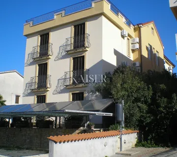 Sukošan - kuća prvi red do mora - cover