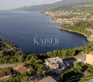 Opatija, luksuzna vila s unutarnjim liftom,vanjskim grijanim bazenom i prekrasnim pogledom na Kvarner