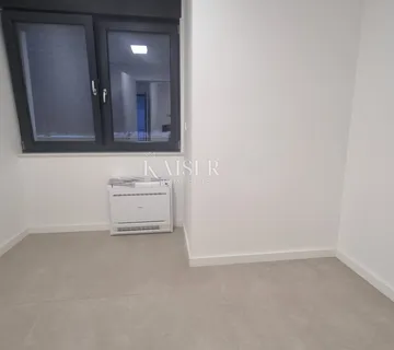 Crikvenica, centar - dvosobni stan 80m od mora