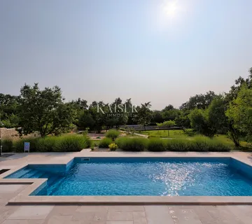 Svetvinčenat - jedinstvena vila u srcu Istre, 295 m2 - cover