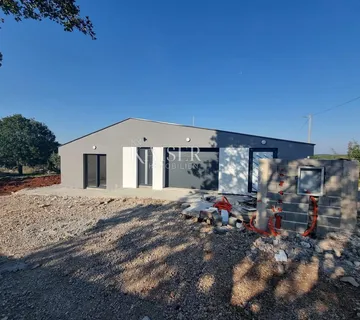 Barban - kuća s bazenom 160 m2 i okućnicom 1100 m2 - Rebići, Barban