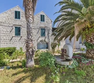 Otok Šipan - kamena kuća uz more - Šipanska Luka, Dubrovnik