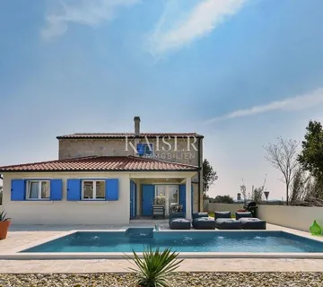 Zadar, Privlaka – elegantna samostojeća kuća s bazenom u dalmatinskom stilu