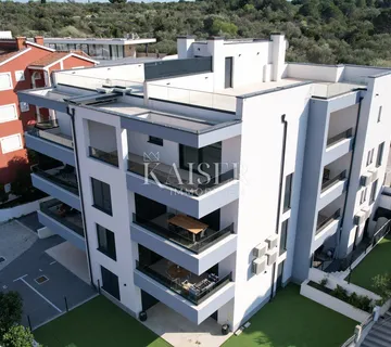 Okrug Gornji, Čiovo - Luksuzni penthouse s krovnom terasom i panoramskim pogledom na more - cover