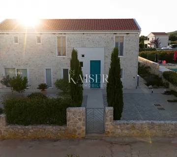 Zadar, Ugljan - mediteranska vila u blizini dvorca Califfi - Ugljan, Preko
