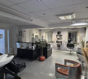 Mali Lošinj, Centar – poslovni prostor s terasom u pješačkoj zoni - cover