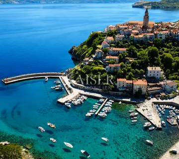 Otok Krk, Vrbnik-moderan stan 107m2 s pogledom na more