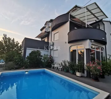 Zadar, okolica - luksuzna vila sa uhodanim poslovanjem - cover