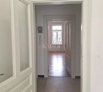 Rijeka, Centar - potpuno renoviran građanski stan 82 m², odmah useljiv