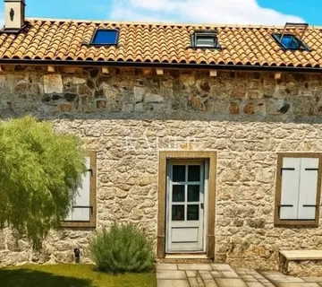 Istra, Labin, Skitača, autohtona obnovljena kamena kuća - Skitača, Raša