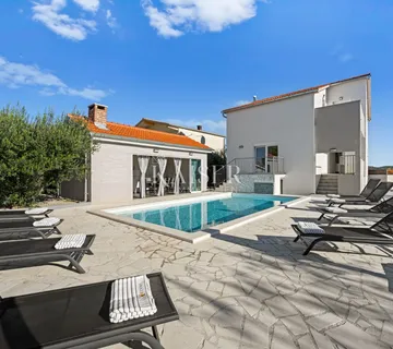 Biograd, okolica - kuća sa bazenom, 145m2 - cover