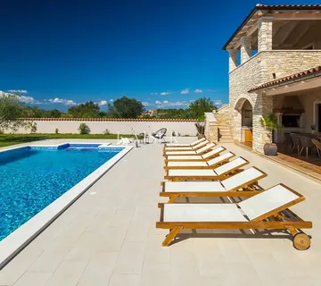 Istra - Marčana, vila s bazenom, 280 m2 - cover