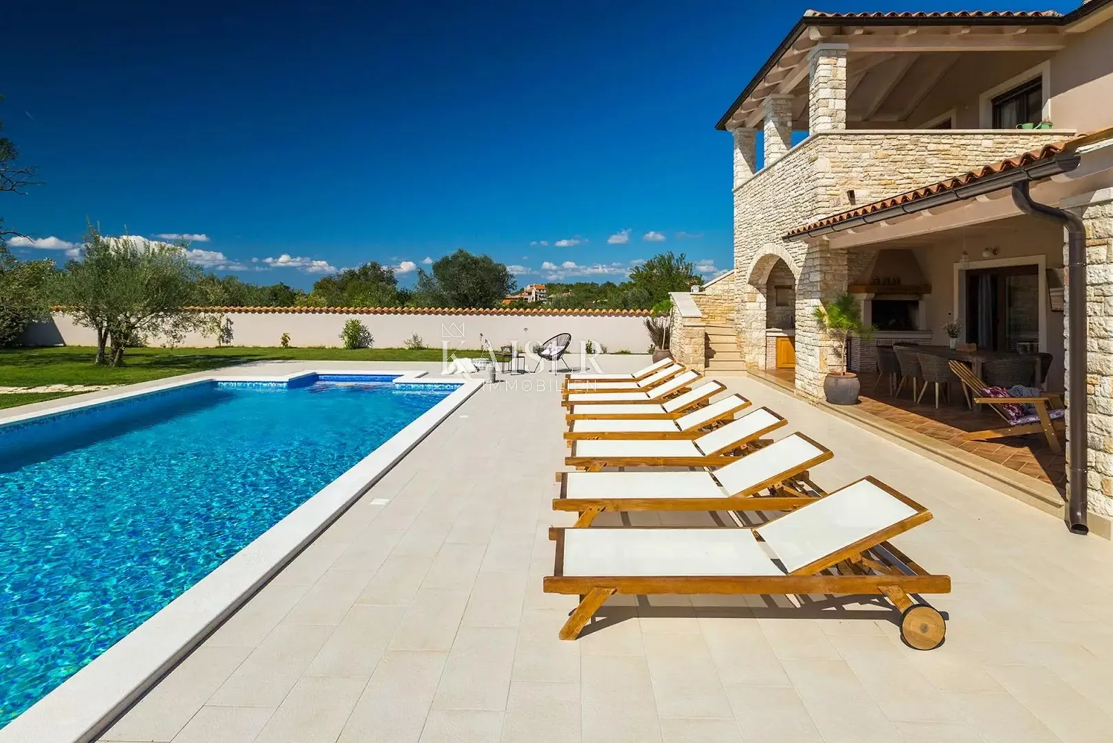 Istra - Marčana, vila s bazenom, 280 m2 - cover