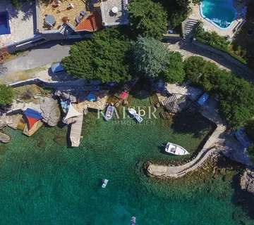 Novi Vinodolski - kuća prvi red do mora - cover