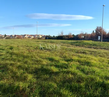 Istra, Novigrad - građevinsko zemljište 1.860 m2 - cover