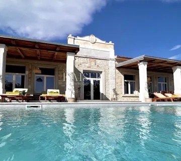 Istra - Poreč, luksuzna stoljetna vila sa bazenom - cover