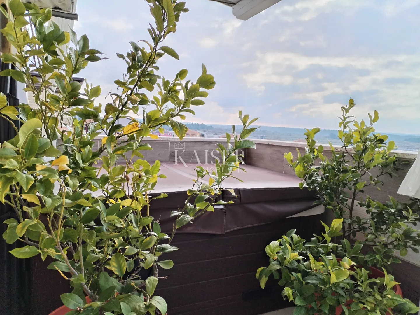 Istra, Novigrad, stan 115m2 sa bezenom i pogledom na more - cover