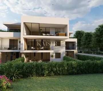 Istra - Poreč, moderan stan sa dvorištem blizu mora